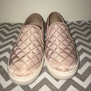 NEW Steve Madden slip Eccentric Slip On Sneakers
